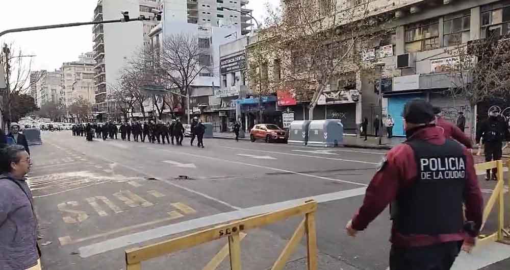 Paro En El Tren Sarmiento Los Pasajaros Protestaron Frente A Plaza