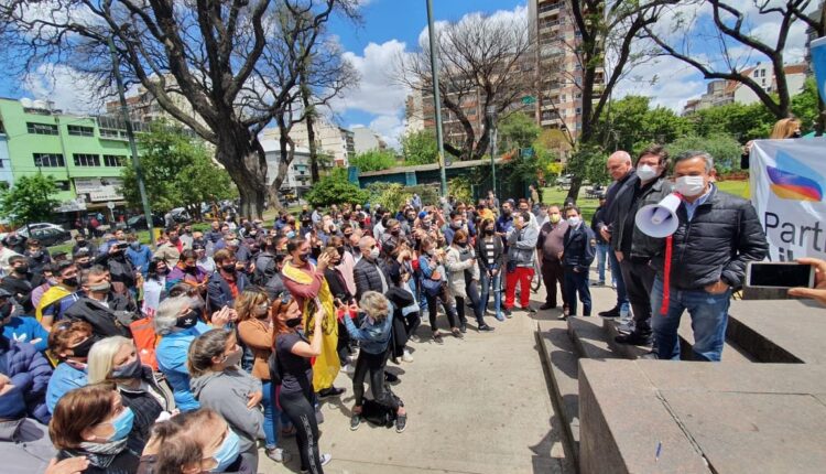 Espert, Milei y Rosales hicieron un concurrido acto con vecinos en Plaza Echeverría