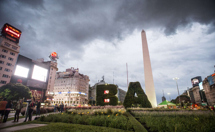 El jardín vertical con las letras BA frente al Obelisco integra el Patrimonio Histórico Cultural de la Ciudad