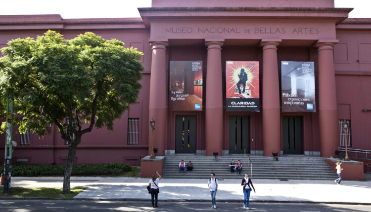 Recoleta: con reserva previa, reabre el Museo Nacional de Bellas Artes